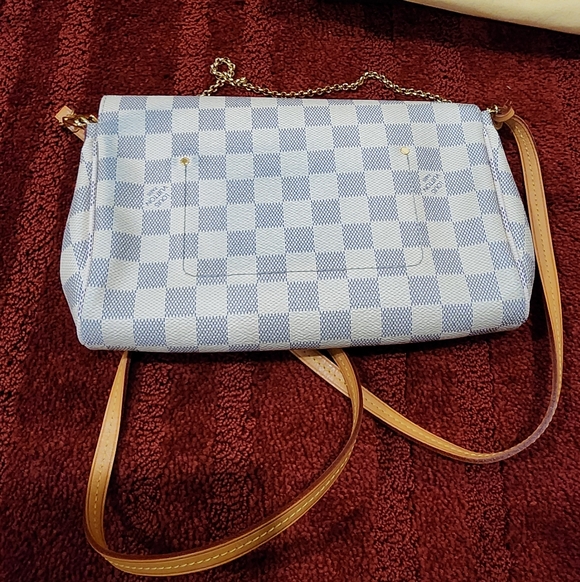 Louis Vuitton Favorite MM Damier Azur Crossbody Bag - Picture 4 of 17